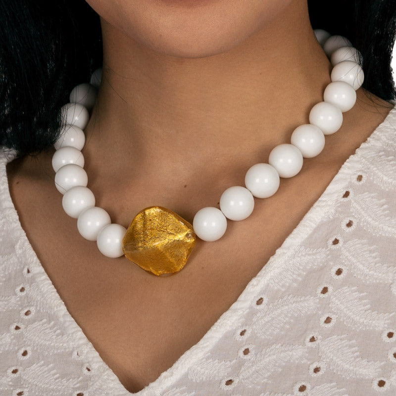 Modernes Statement Collier Elodie in WeiĂź und Gold shirinsehan.com