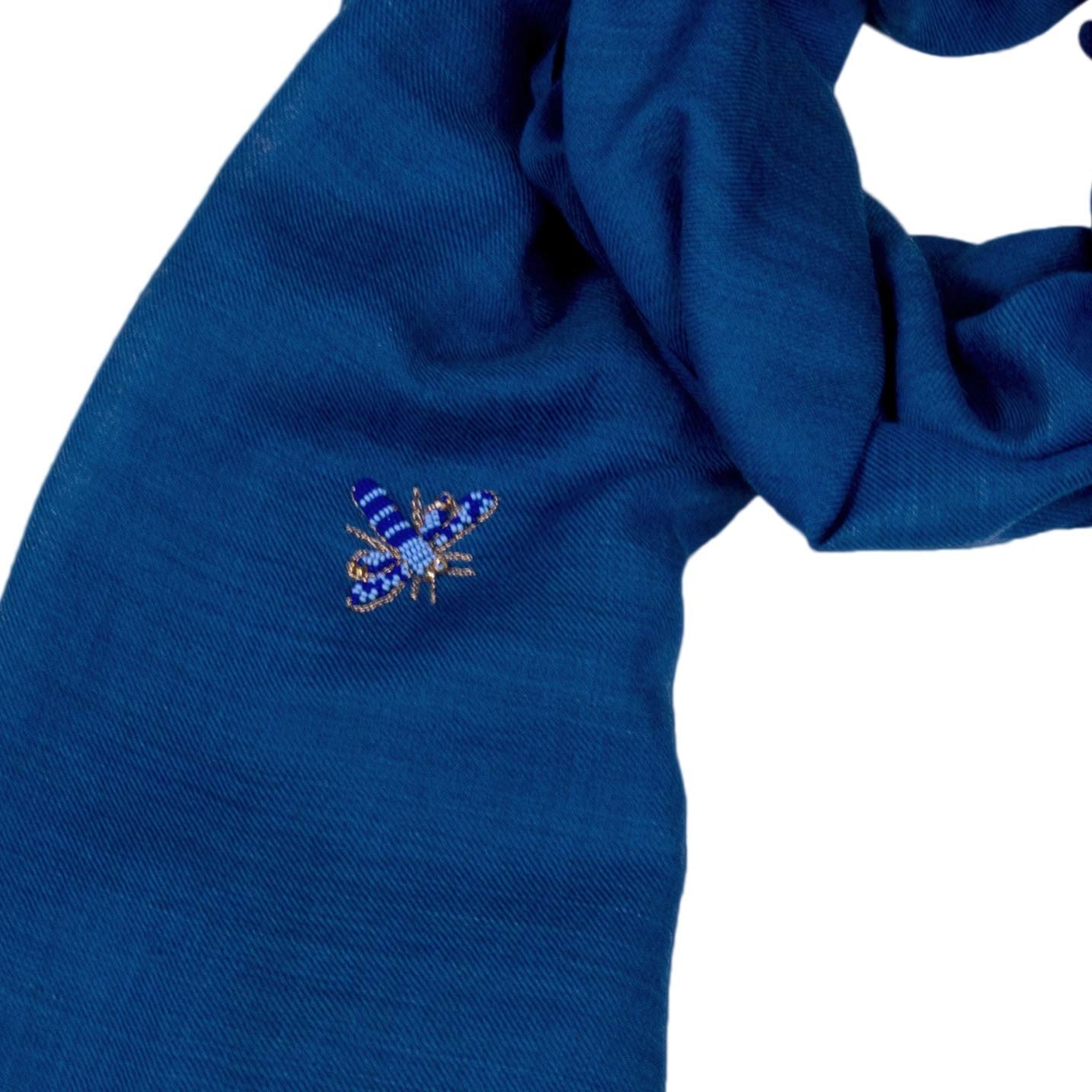 Anais Blau bestickt mit Bienenmotiven shirinsehan.com