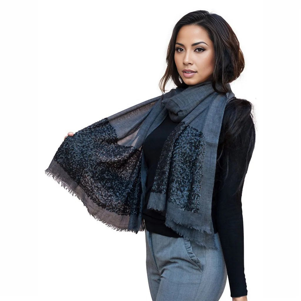 Bestickte Stola mit Pailletten in Grau shirinsehan.com