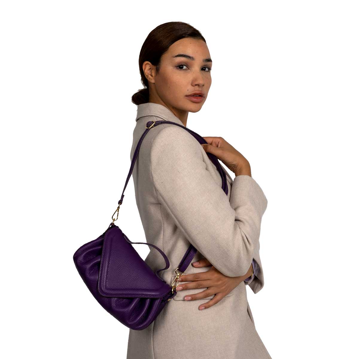 Kleine Schultertasche Amara aus Leder in Lila shirinsehan.com