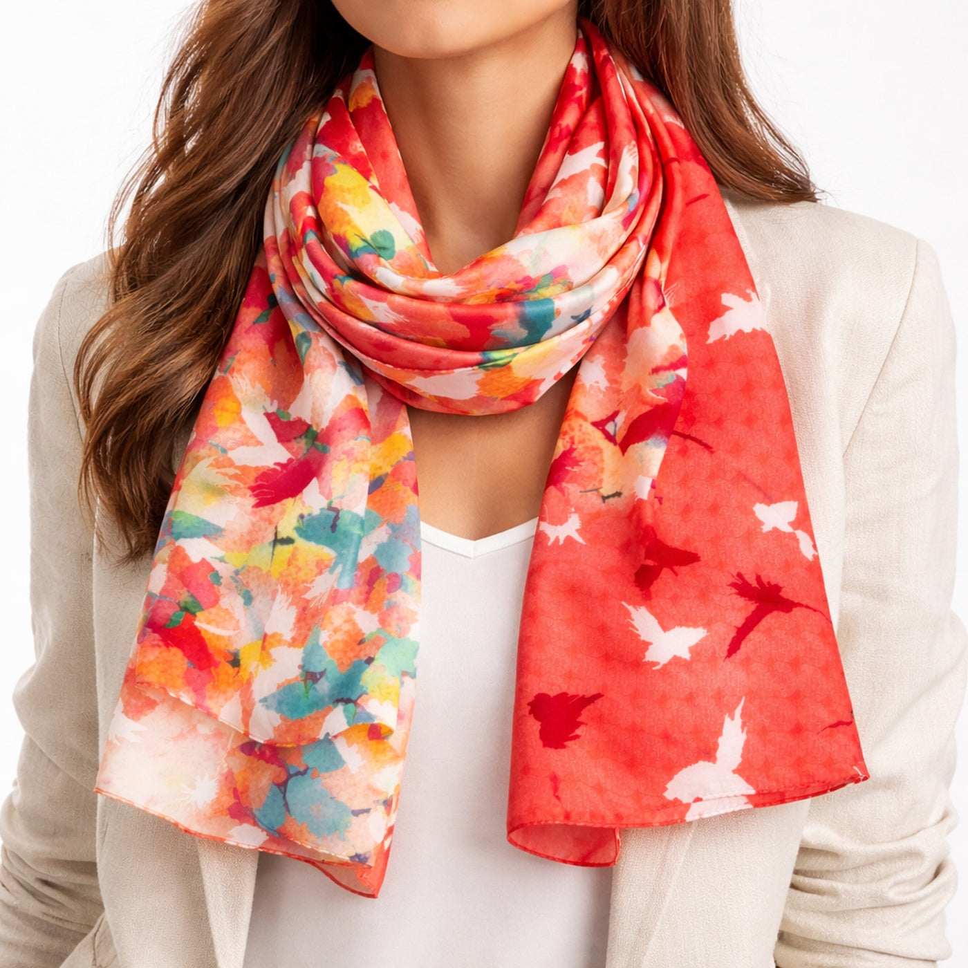 Bunter Satin Seidenschal mit stilisierten Vogelmotiven shirinsehan.com