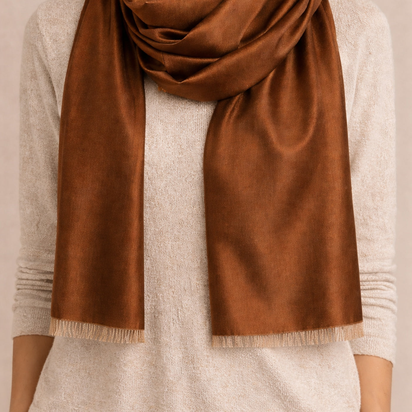 Schimmernder Seidenschal Haselnuss-Hellbraun shirinsehan.com