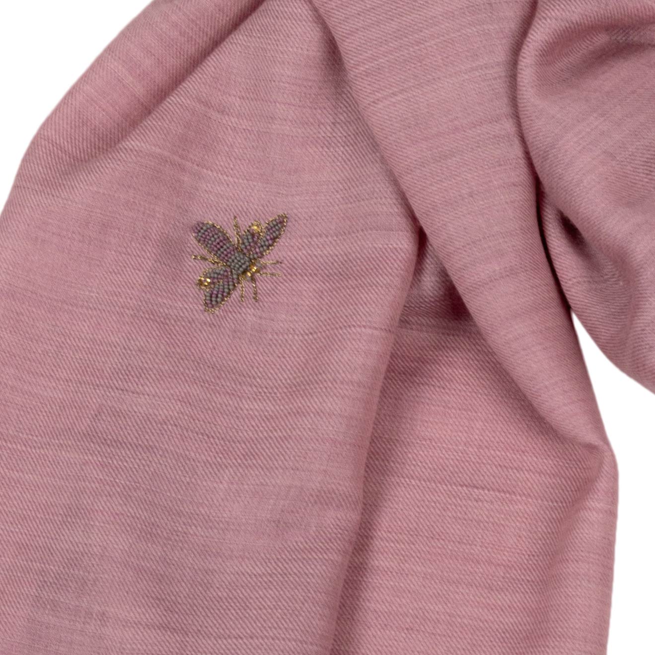 Anais Rosé Schal bestickt mit Bienenmotiven shirinsehan.com