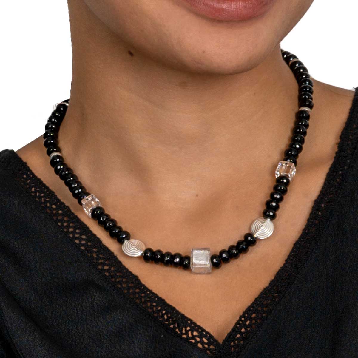 Collier Priya schwarzer Onyx und Bergkristall shirinsehan.com